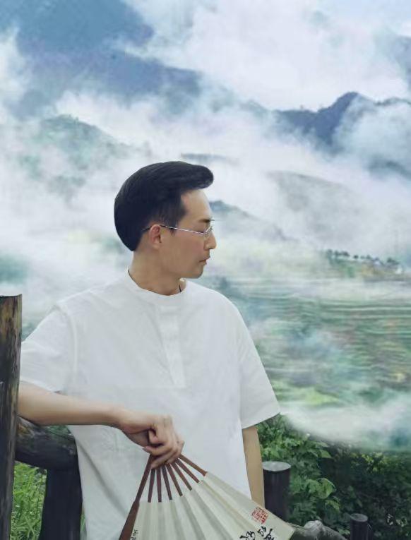 魏杰（國(guó)瓷紅葉畫院副院長(zhǎng)）